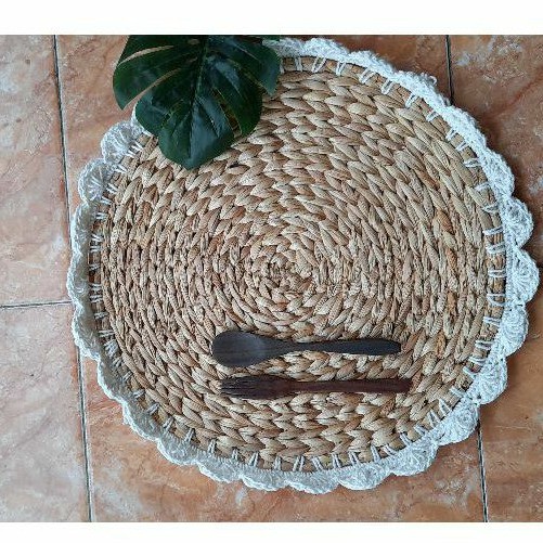 placemat eceng gondok renda