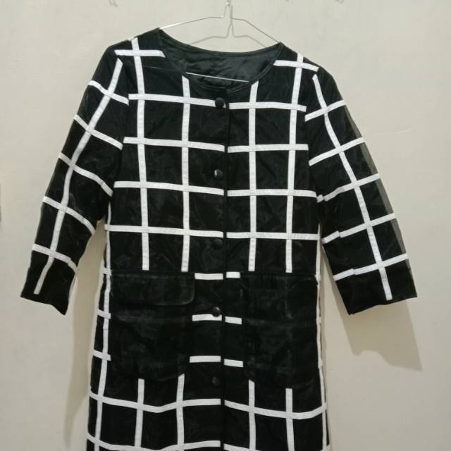 Blazer/ outer hitam putih kotak