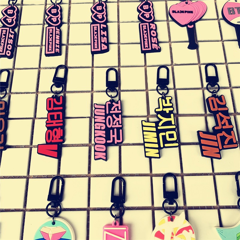 Gantungan Kunci Desain EXO GOT7 3D Bahan Plastik Lembut Untuk Koleksi Fans SEVENTEEN