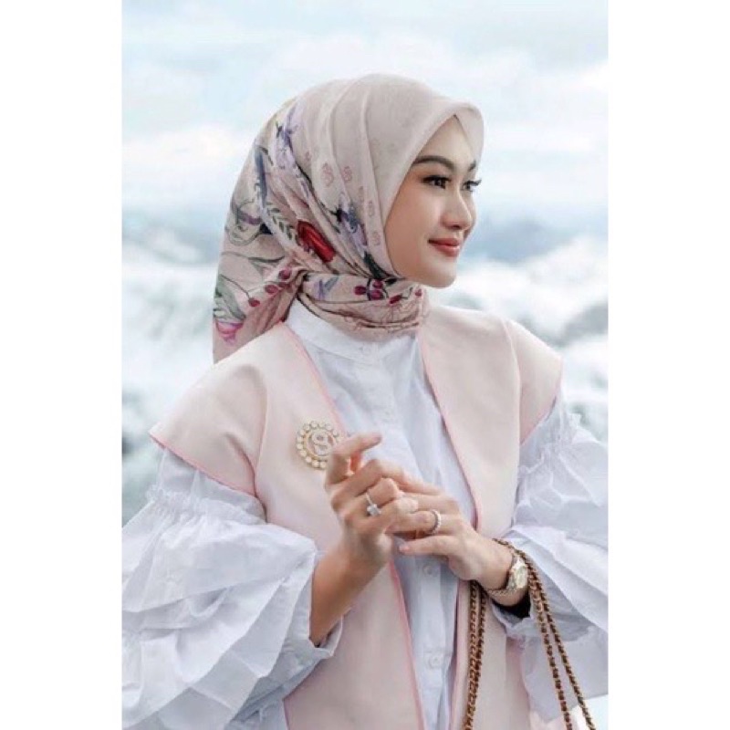 SALE  Buttonscarves nada series fis NEW