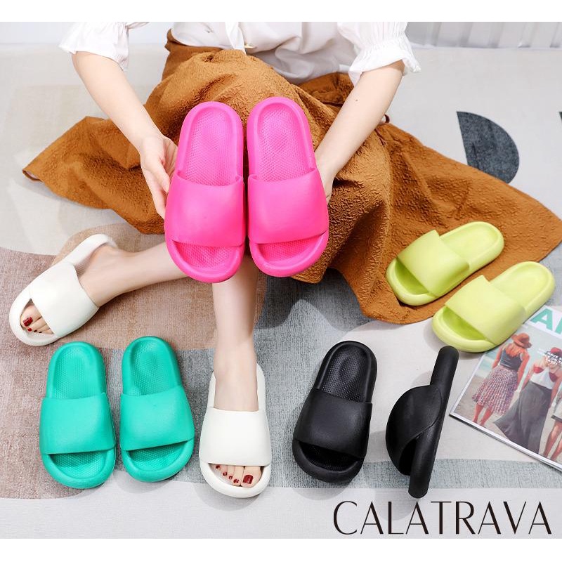 SENDAL WANITA KARET FLUFFY CALATRAVA 2268