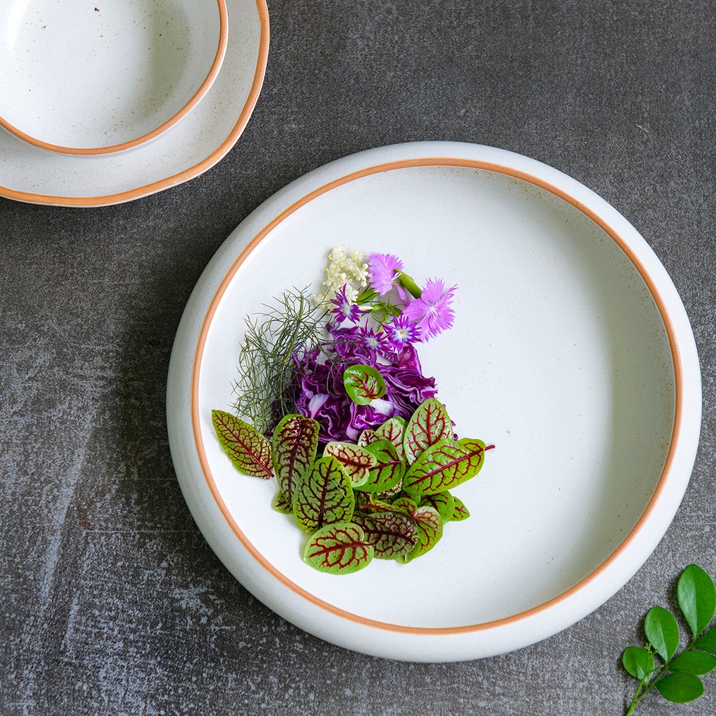 Piring keramik putih dengan rim bulat / piring cantik makan cantik / properti foto makanan