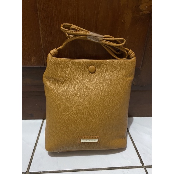Tas Hush Puppies - Sling Bag Hush Puppies - Mustard Sale