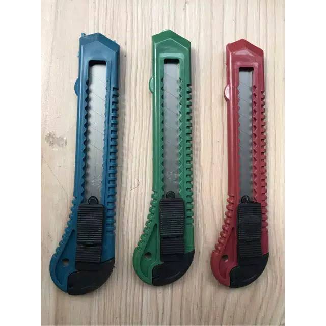 

Pisau Cutter tajam murah - pisau silet - pisau dapur pemotong kertas dan benang kain
