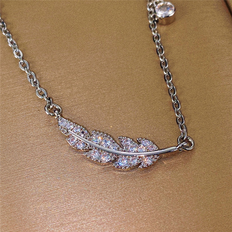 Kalung Bentuk Daun Aksen Kristal Warna Silver Untuk Wanita