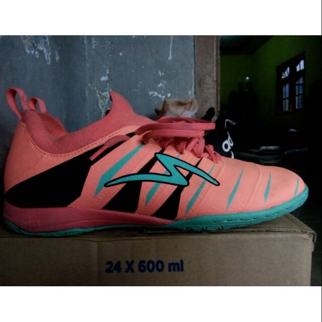 Sepatu futsal specs velocity
