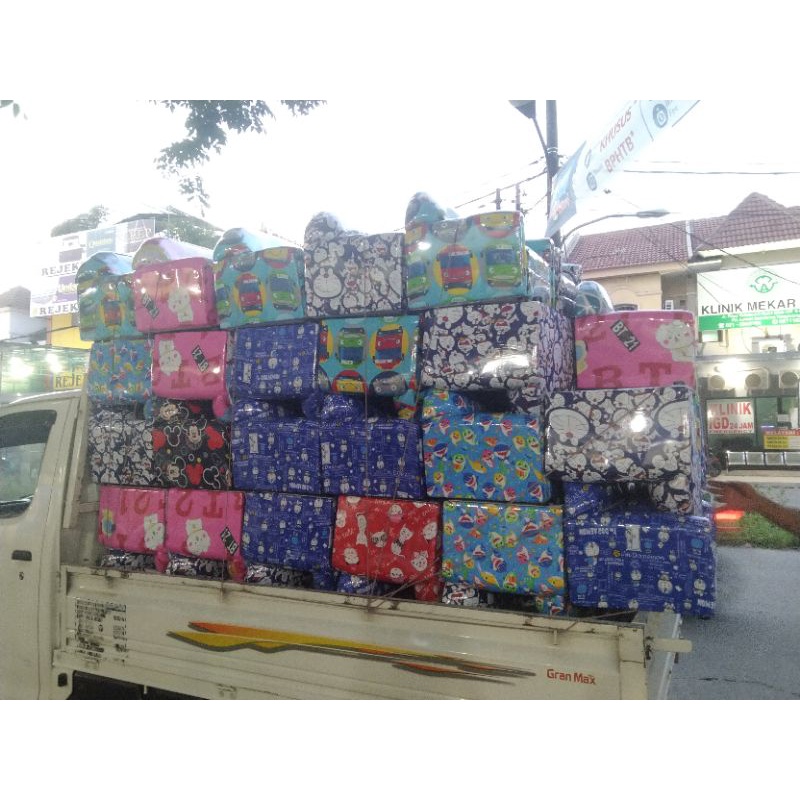 Sofa karakter minimalis anak anak.