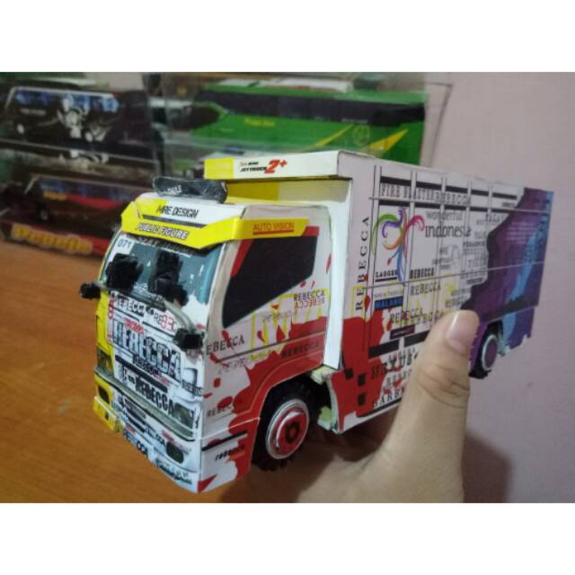 Papercraft Truk Canter  Rebbeca skala 30
