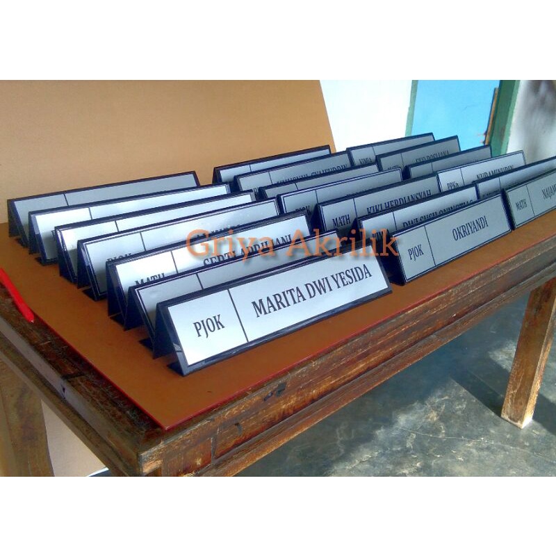 

Nama Meja Akrilik/Name Table Segitiga Akrilik Hitam