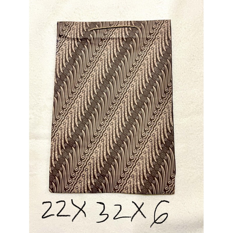 

Paperbag Paper Bag motif Batik Pesta Pakaian Acara 22x32x6 harga per4lembar