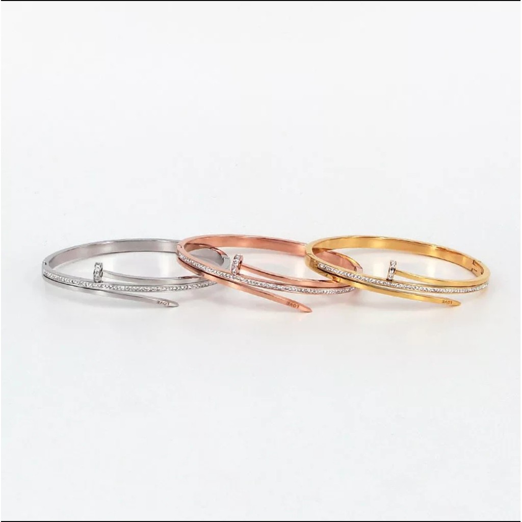 Gelang Bangle Titanium Model Paku Love Diamonds Dengan Embosan Love