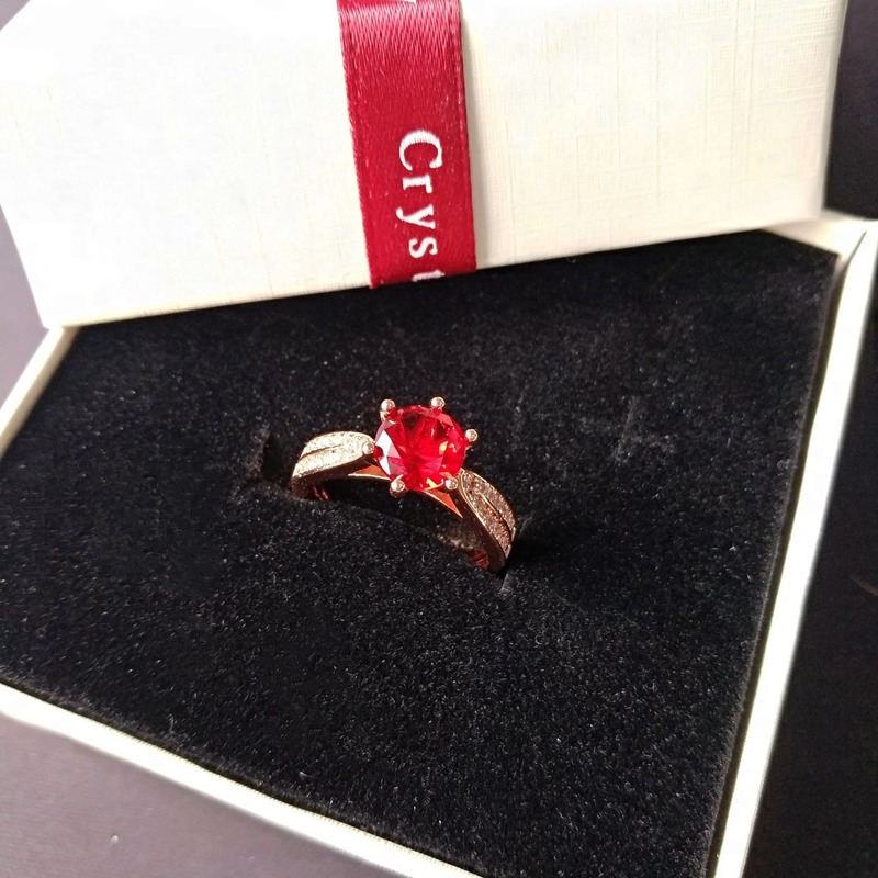 Cincin Rose Gold Dengan Ruby Untuk Wanita