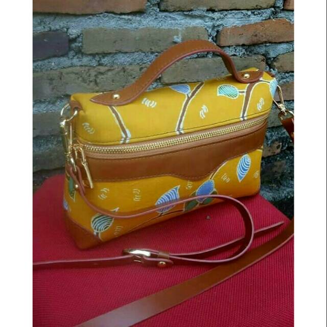 Tas bhayangkari kain batik kombinasi kulit 24*7*15 cm 264