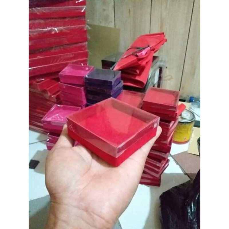 Kotak Box bludru tutup mika 4×4,5×5,6×6,7×7 tempat gelang,kalung,dan bros