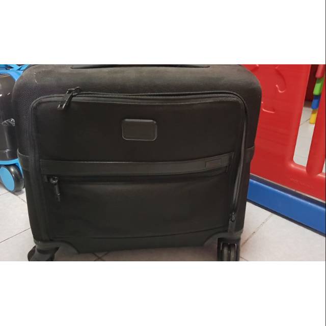 Koper tumi alpha 2 (4 wheeled pilot brief)