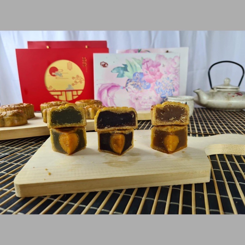

MOON CAKE | KUE BULAN PREMIUM RASA TERBAIK