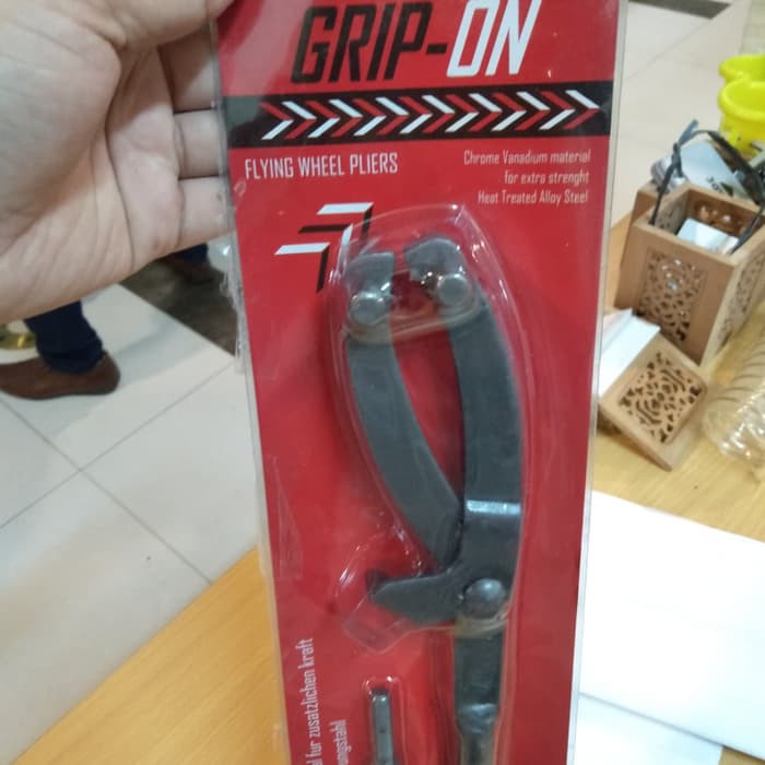 Kunci Grip On CVT Flying Wheel Pliers