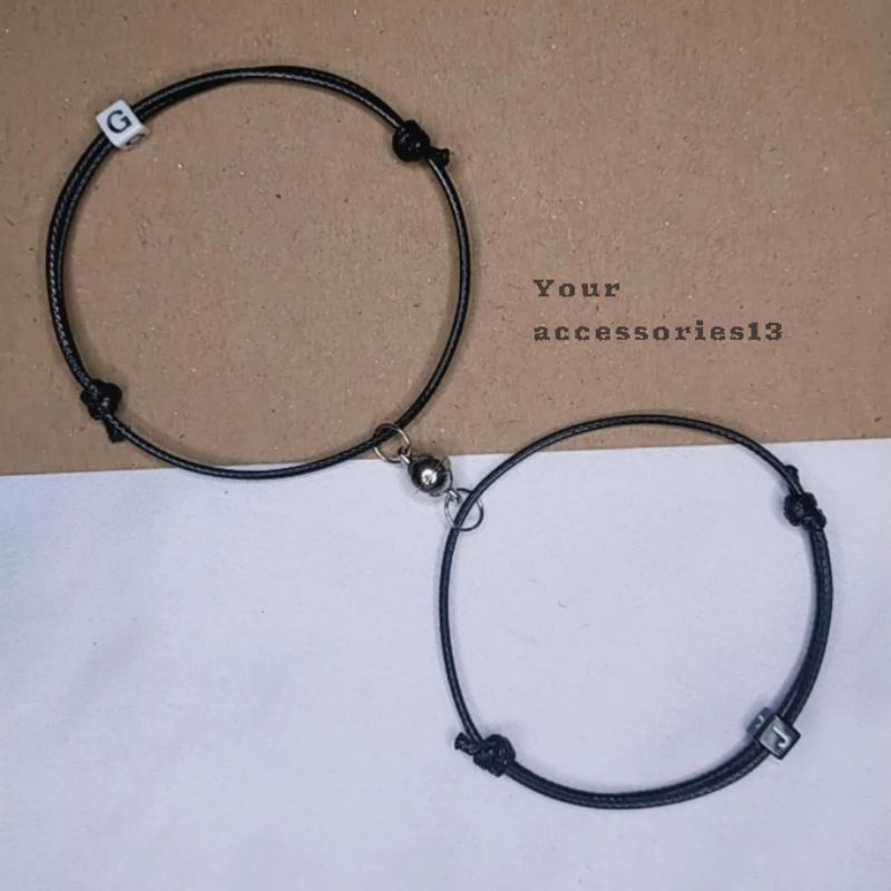 Gelang couple magnet dan huruf inisial A-Z