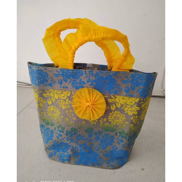 

GROSIR TAS KAIN ISI 12 PC UNTUK OLEH OLEH ATAU SOUVENIR