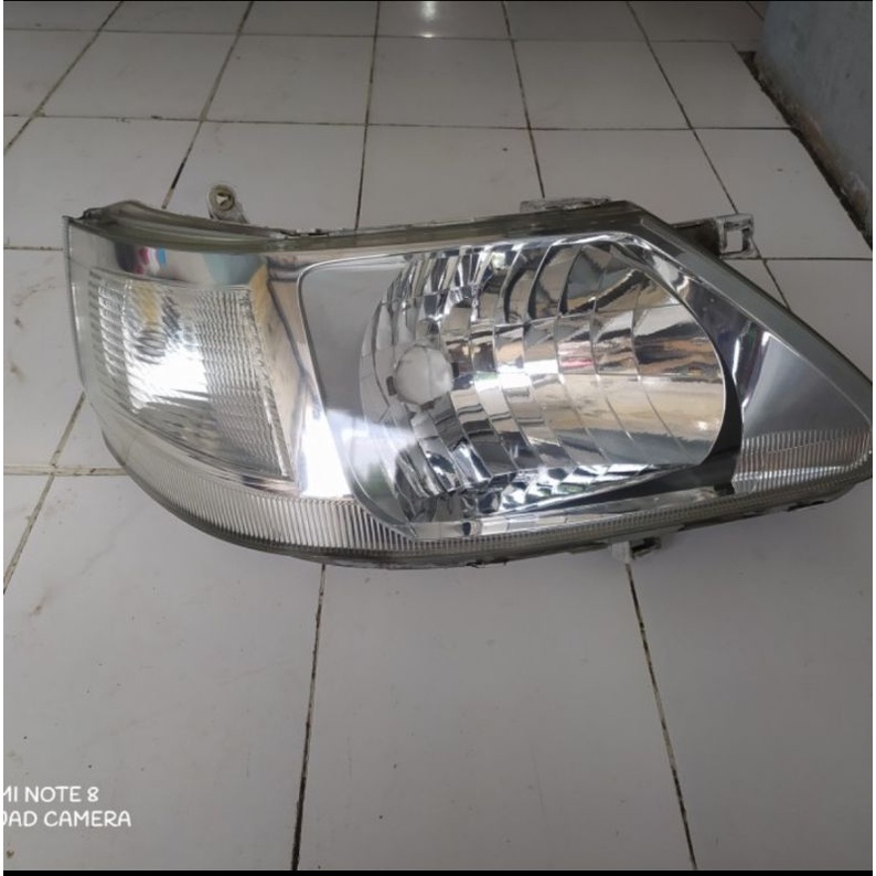 Headlam lampu depan Nissan Serena c24