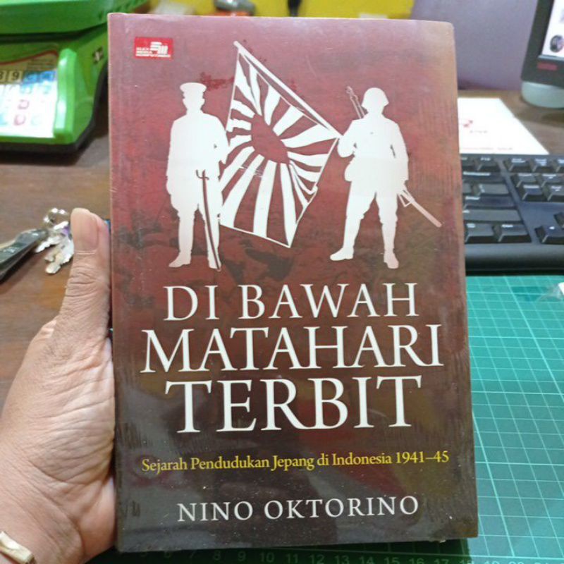 Di Bawah Matahari Terbit