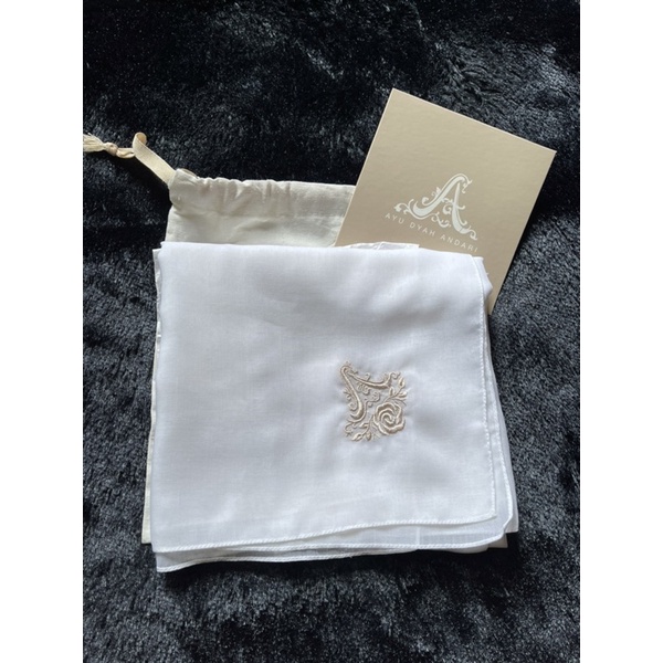 Signature Plain Paris AyuDyahAndari White