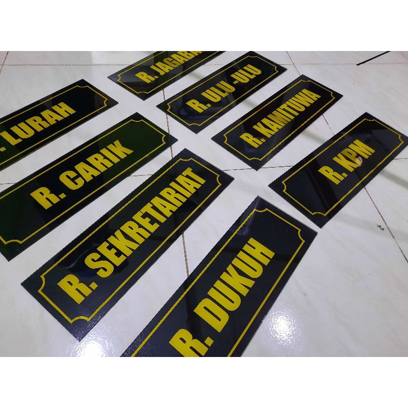 

PAPAN NAMA RUANG KALURAHAN AKRILIK dan STICKER CUSTOM