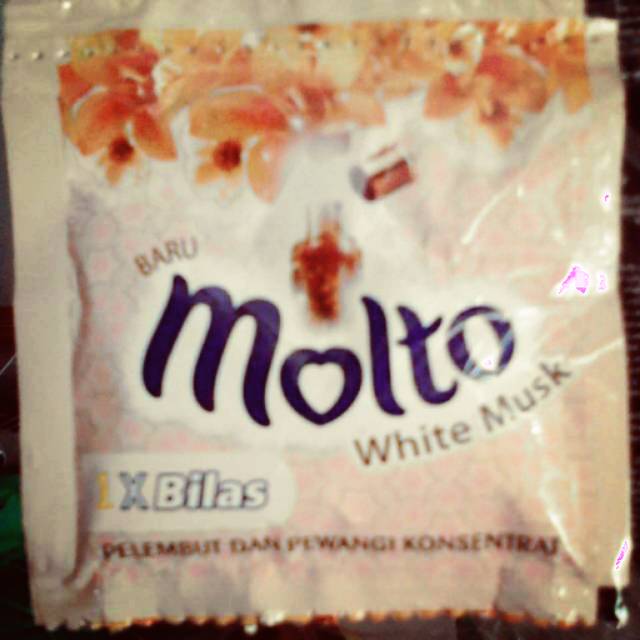 MOLTO Sachet 13 ml sekali bilas WHITE MUSK