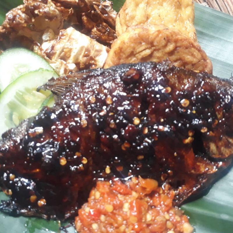 

5 Bawal Bakar Sambal petir.Ready to eat.fresh & healthy food.