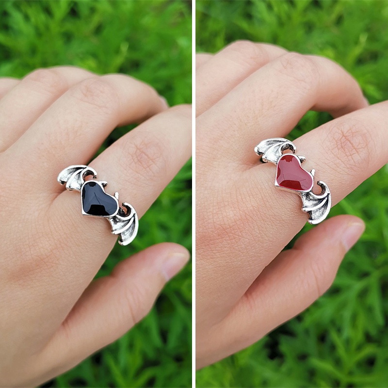 Cincin Model Terbuka Desain Sayap Iblis Hati Warna Hitam Merah Gaya Retro Adjustable Untuk Pasangan