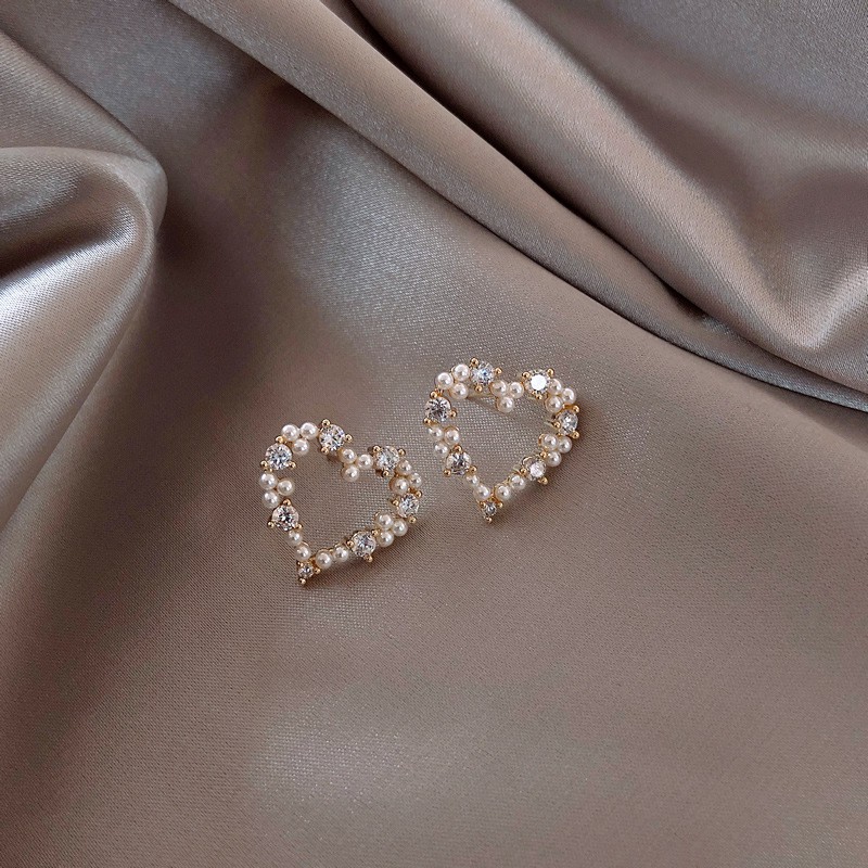 Anting S925 Silver Needle Bentuk Hati Aksen Mutiara Berlian Imitasi Gaya Retro