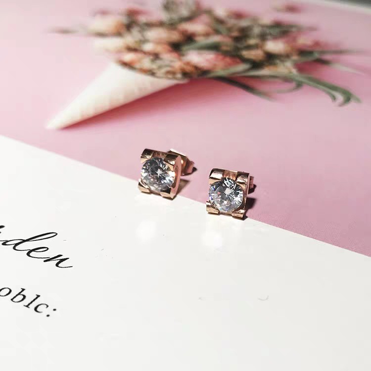 Mode Sederhana Empat Cakar Tunggal Berlian Anting-Anting Baja Titanium Berlapis 18 K Rose Gold Anting Tindik Anting-Anting Anti Luntur Hypoallergenic Perhiasan