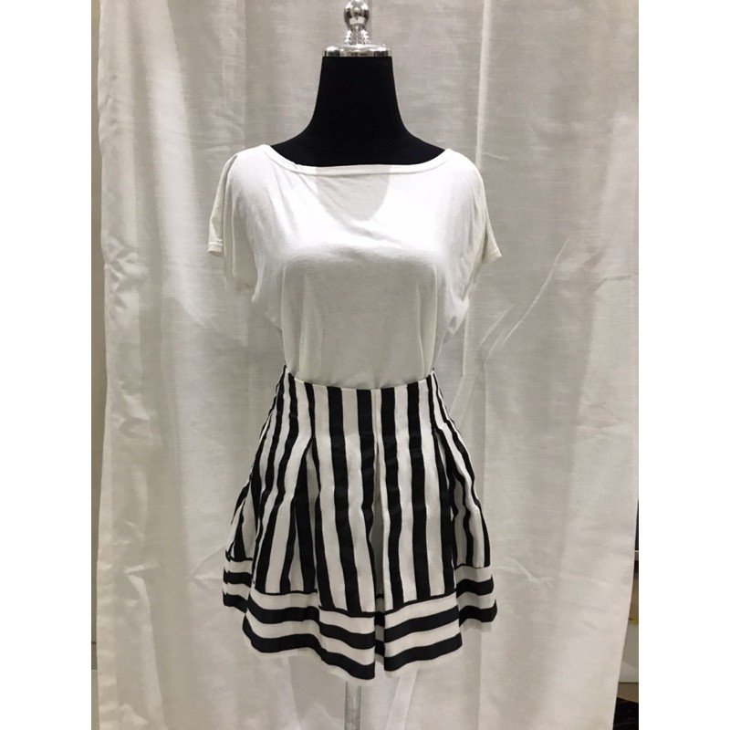 Rok Mini Hitam Putih Garis
