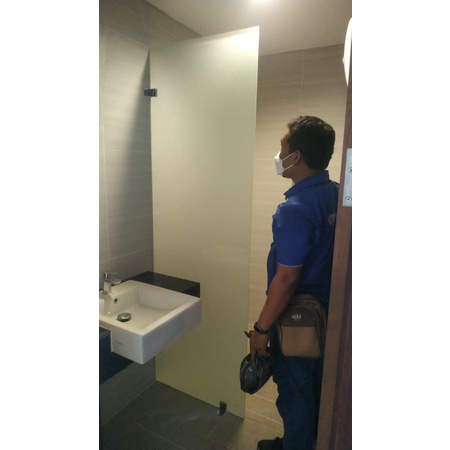 kaca shower 10 mm tempred, stiker sanblas cengkareng jakarta barat