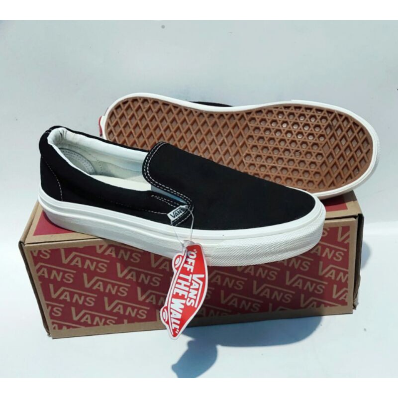 V4NS SLIP ON BLACK WHITE OG GRADE ORI PREMIUM V4NS PREMIUM SEPATU SNEAKERS PRIA  SNEAKERS WANITA