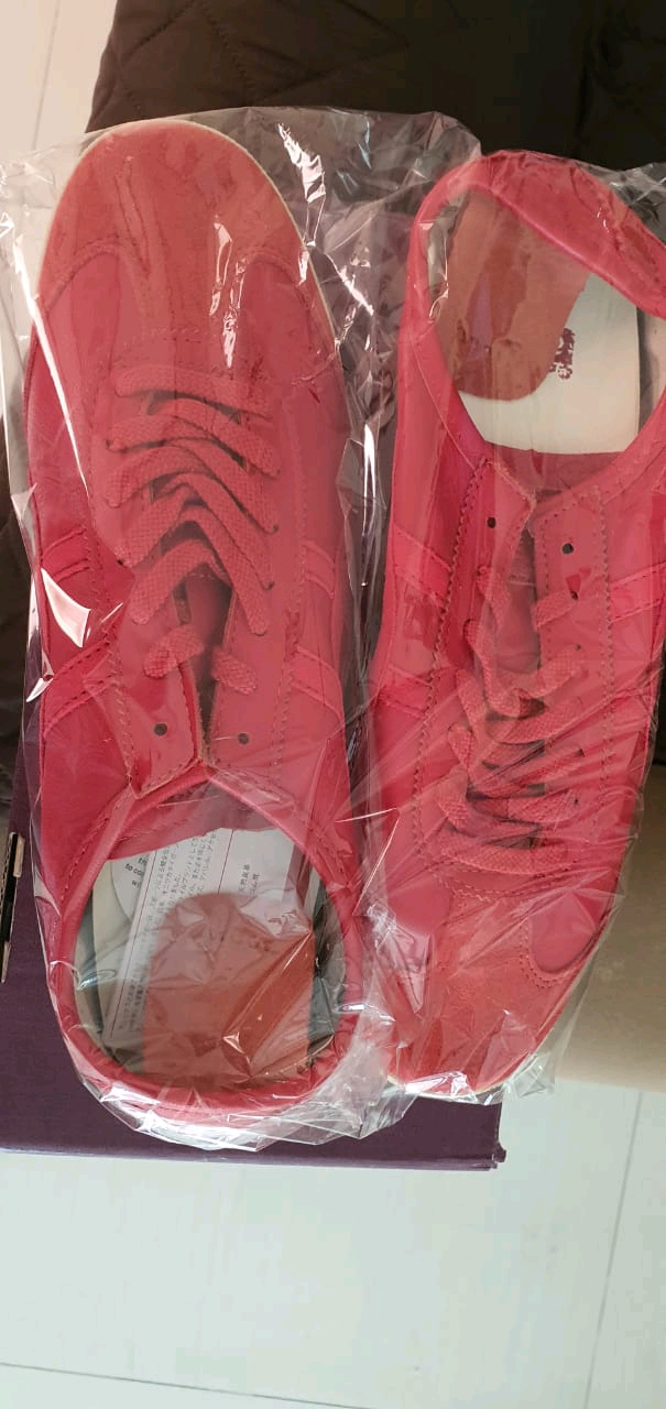 Sepatu Jepang Red Leather