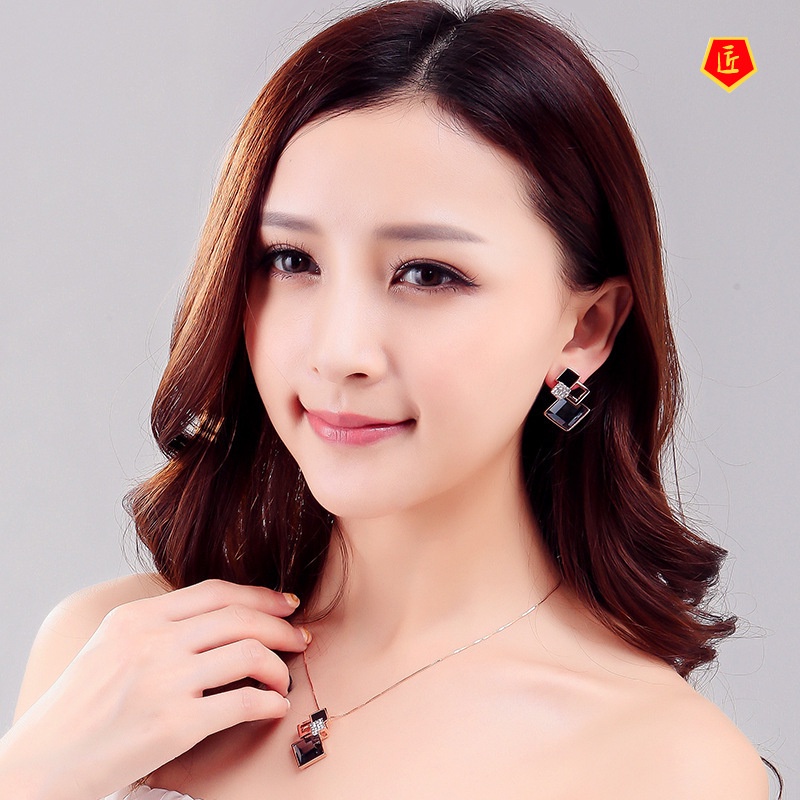 [Ready Stock]Simple Elegant Graceful Crystal Stud Earrings