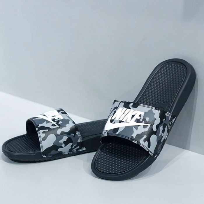 black and white nike sandals
