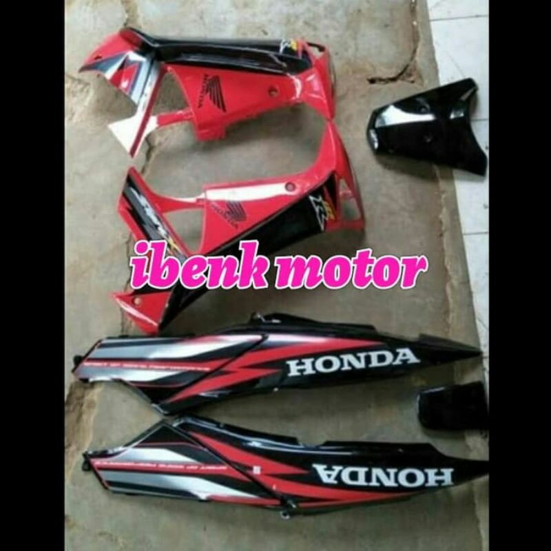 cover body belakang dan sayap supra x 125d lama 2006 2007 warna merah