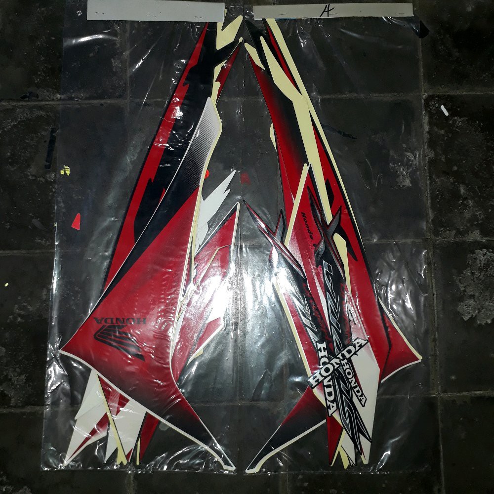 striping sticker lis honda New Supra x 125 karbu Helm in 2011 body putih merah