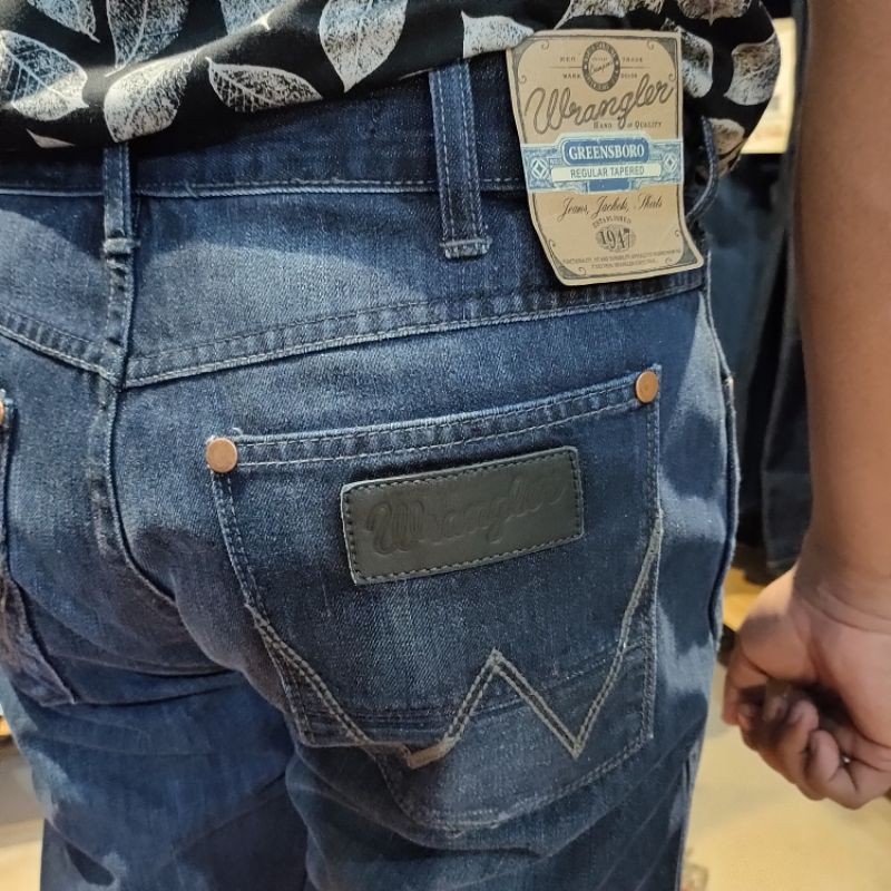 Wrangler Greensboro Regular Tapered Ripped