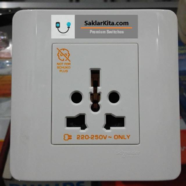 Clipsal Schneider Zencelo White International Socket