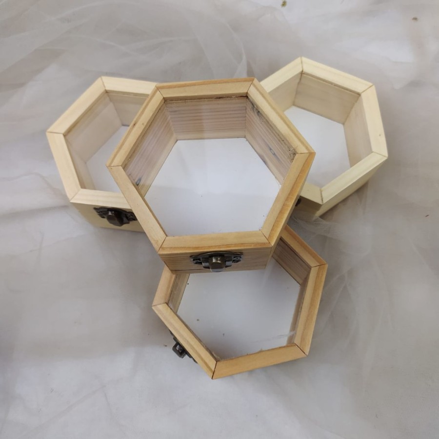 Kotak Cincin Kayu Kaca Hexagonal Ukuran 9 x 10 cm