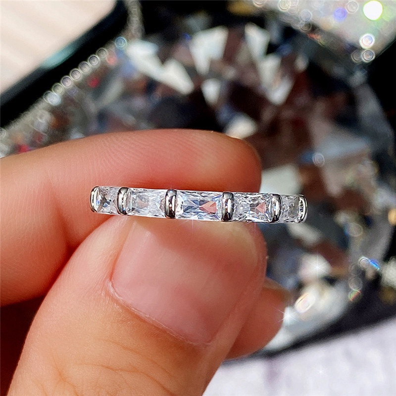 Cincin Jari Bentuk Persegi Geometris Bahan Cubic Zirconia Untuk Wanita