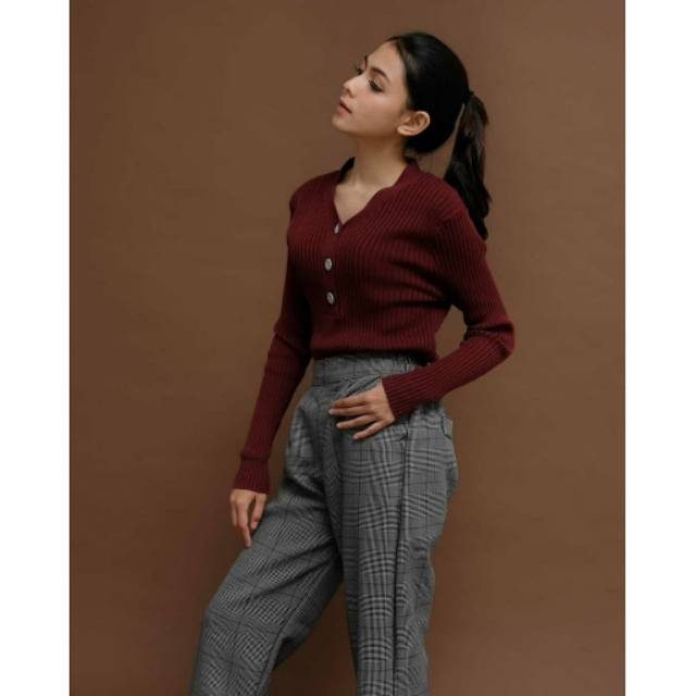 Atasan Wanita Baju Rajut MIKA knit WangkyNeck-Outerwear-Sweater Kancing Rajutan Wanita by Galleraj