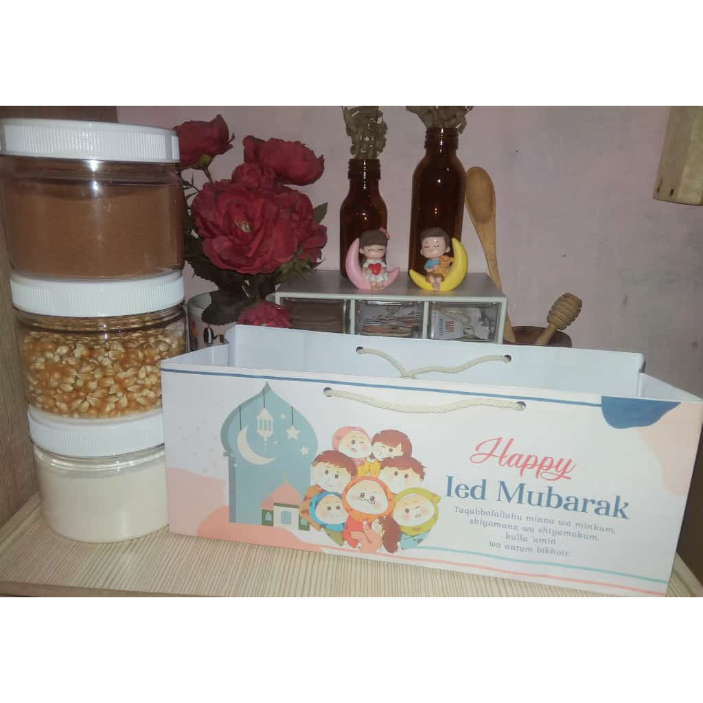 

paper bag lebaran/idul fitri ukuran 28x10x11cm muat 3 toples diameter 9cm