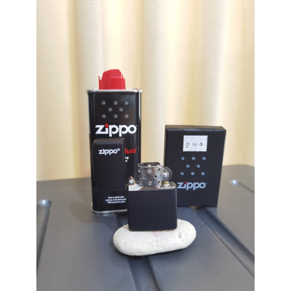 Korek Zippo Hitam Black Matte Simple Elegan