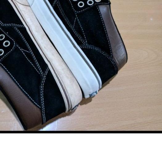CAT SOL SEPATU CAT UNTUK BAHAN KARET