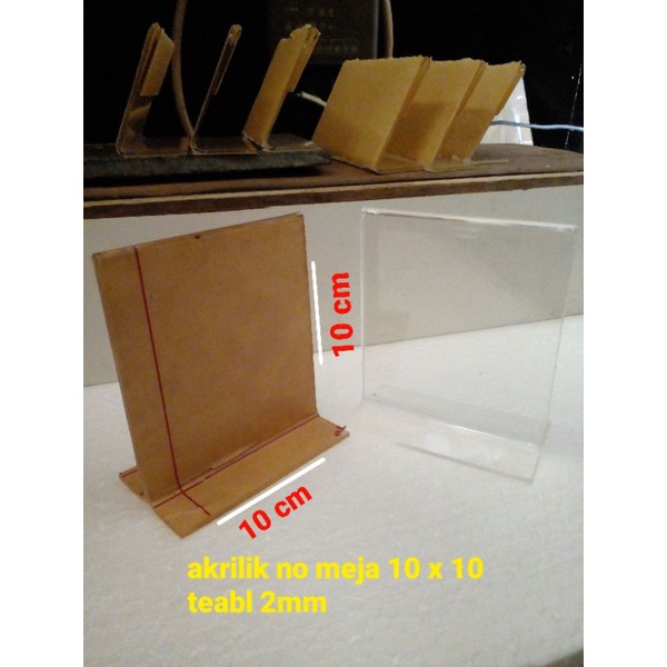 

akrilk no meja 10 x 10 cm tebal 2mm