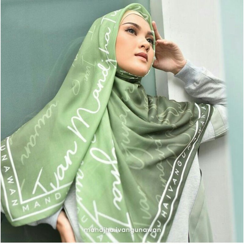 monogram gradasi green 1 hijab 2 warna free box by mandjha ivan gunawan
